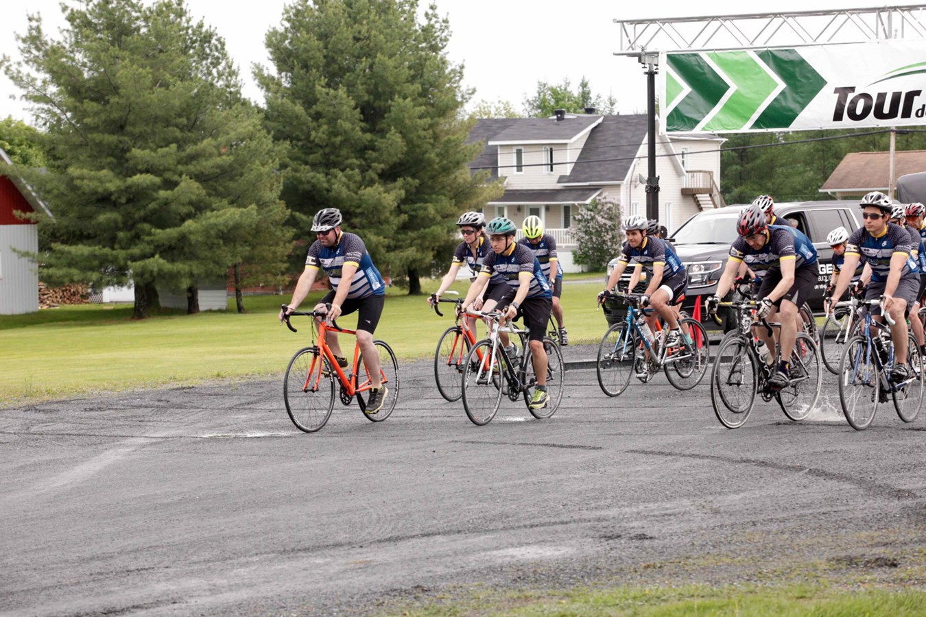 La grêle, le vent, la pluie : rien n'arrête les cyclistes du Défi Tour de Beauce 2017