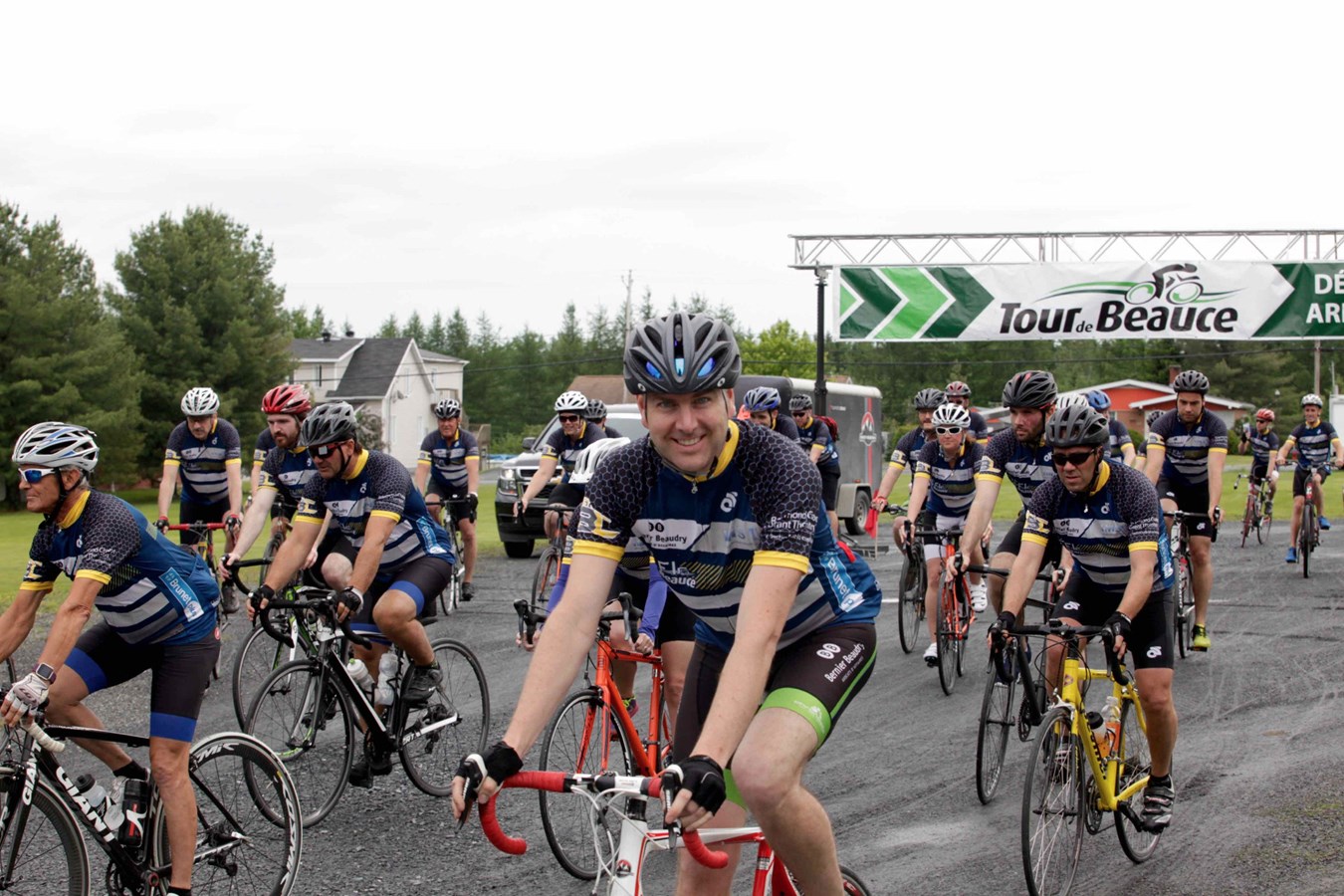 La grêle, le vent, la pluie : rien n'arrête les cyclistes du Défi Tour de Beauce 2017