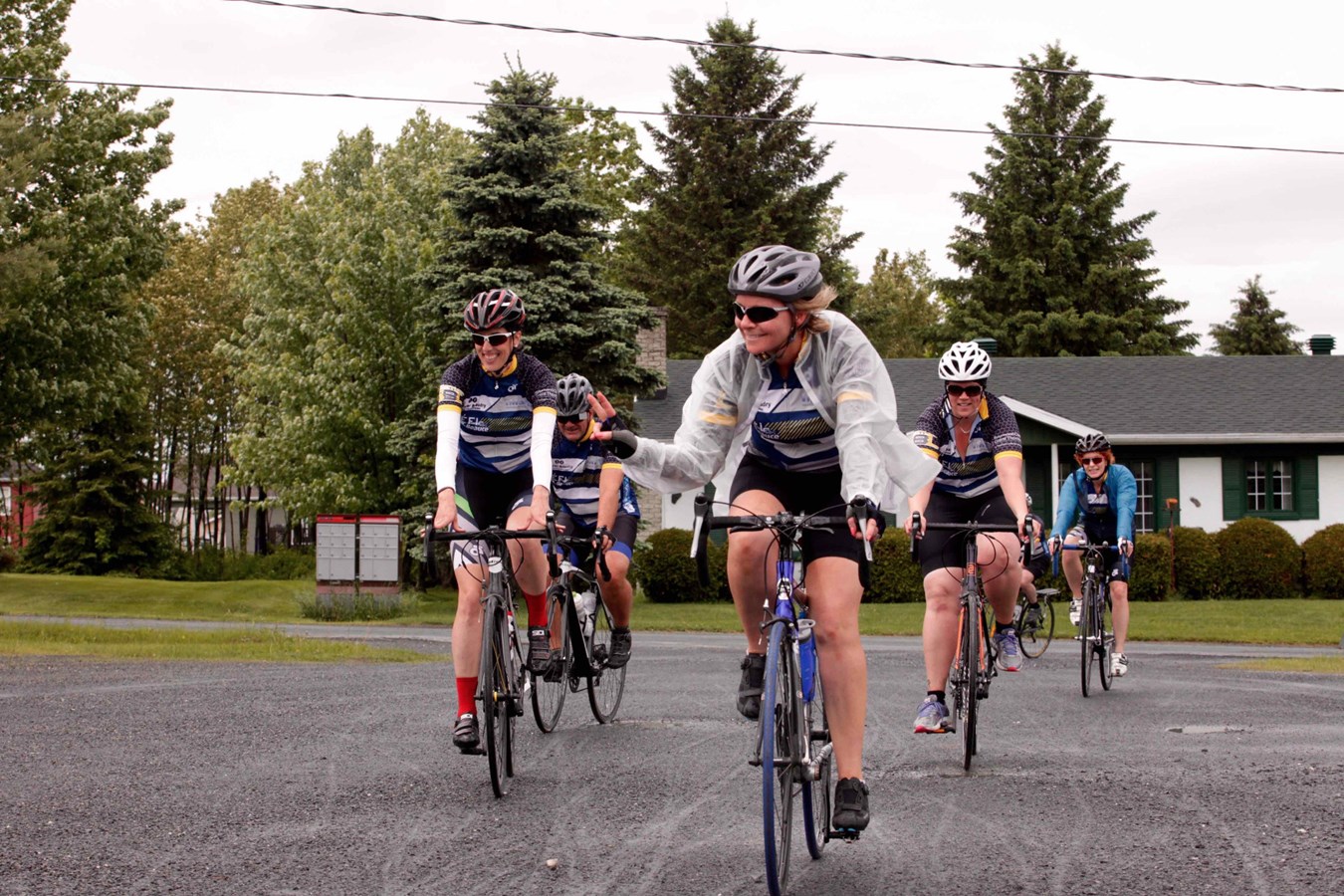 La grêle, le vent, la pluie : rien n'arrête les cyclistes du Défi Tour de Beauce 2017