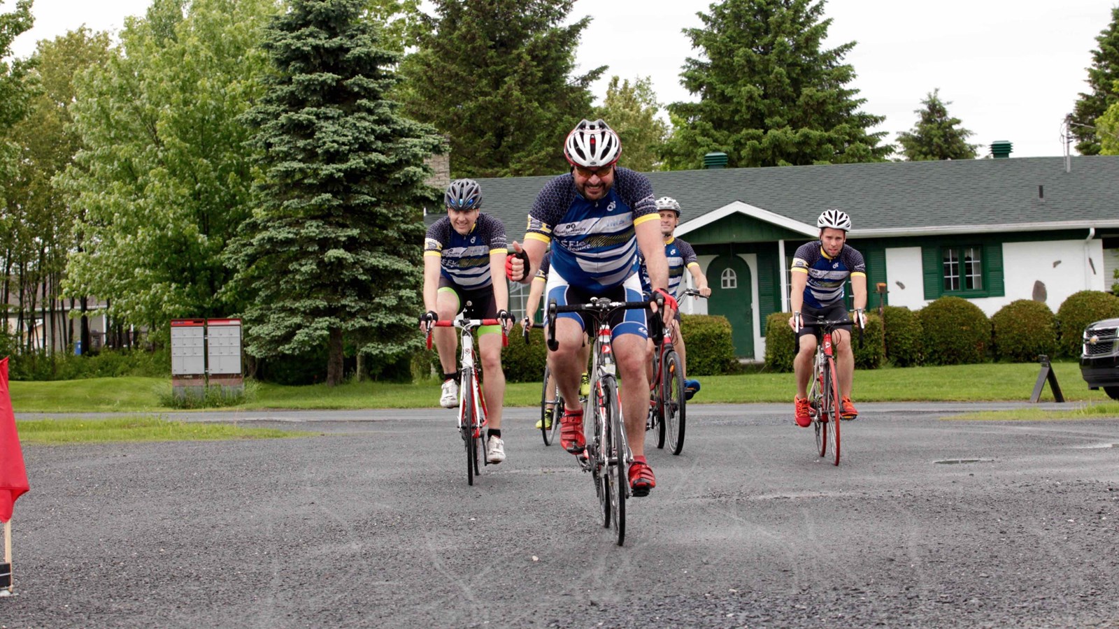 La grêle, le vent, la pluie : rien n'arrête les cyclistes du Défi Tour de Beauce 2017