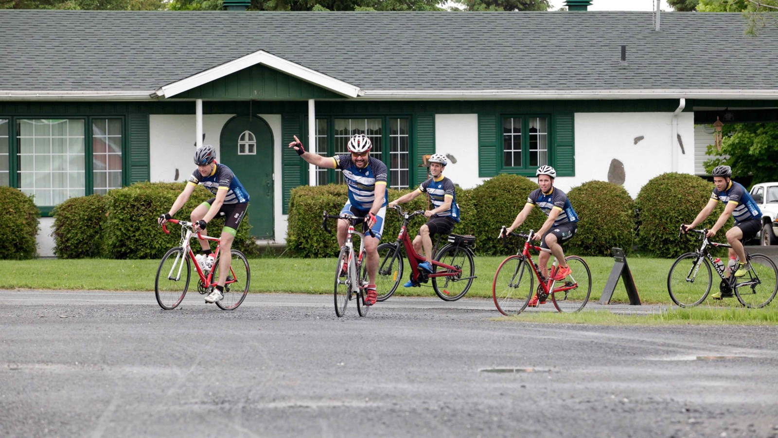 La grêle, le vent, la pluie : rien n'arrête les cyclistes du Défi Tour de Beauce 2017