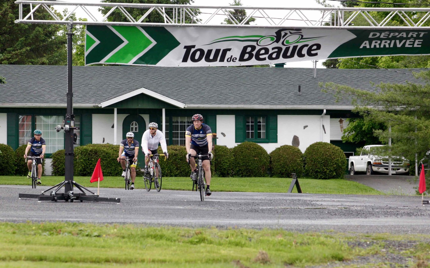 La grêle, le vent, la pluie : rien n'arrête les cyclistes du Défi Tour de Beauce 2017