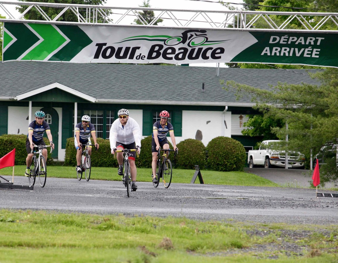 La grêle, le vent, la pluie : rien n'arrête les cyclistes du Défi Tour de Beauce 2017