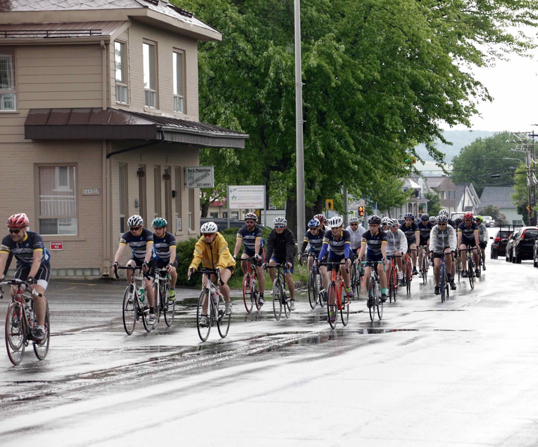 La grêle, le vent, la pluie : rien n'arrête les cyclistes du Défi Tour de Beauce 2017