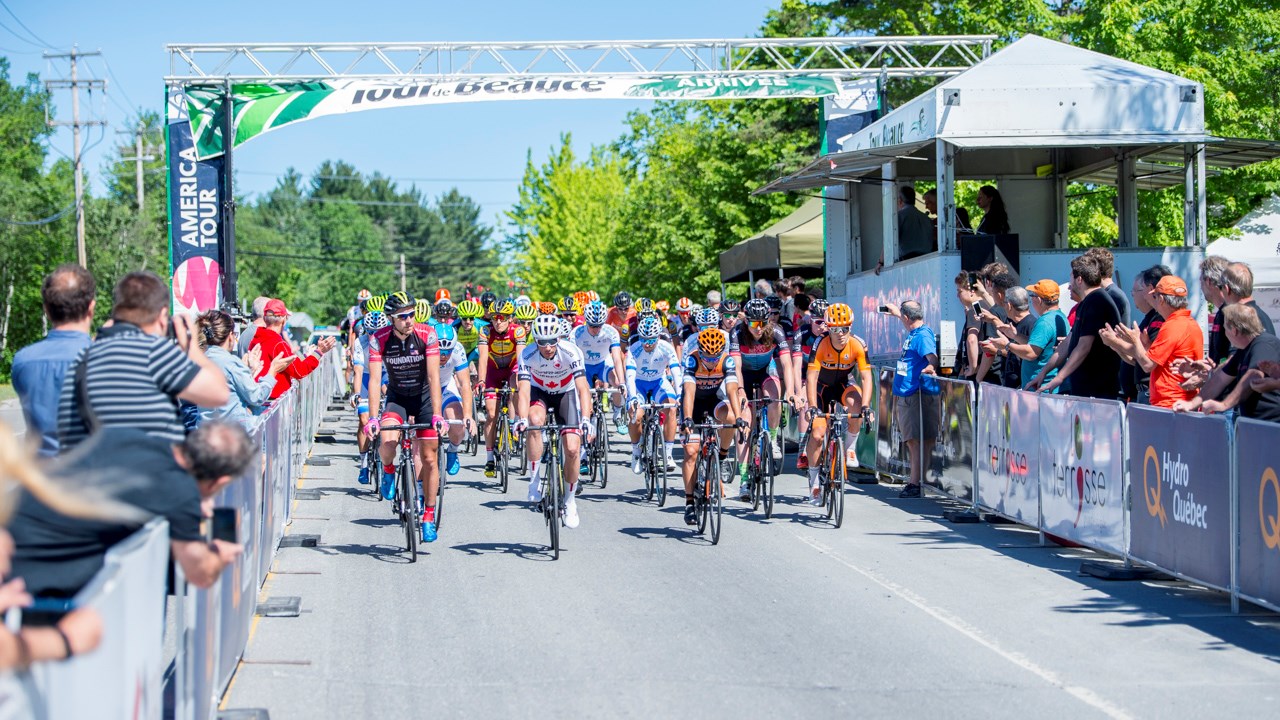 TOUR DE BEAUCE 2017 | Les cyclistes ont pris le départ vers 10h pour la 1ère étape