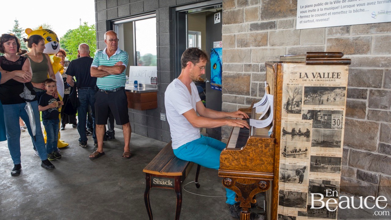 Le pianiste Serge-André Jones est venu régaler le public de son jeu plein de vivacité.