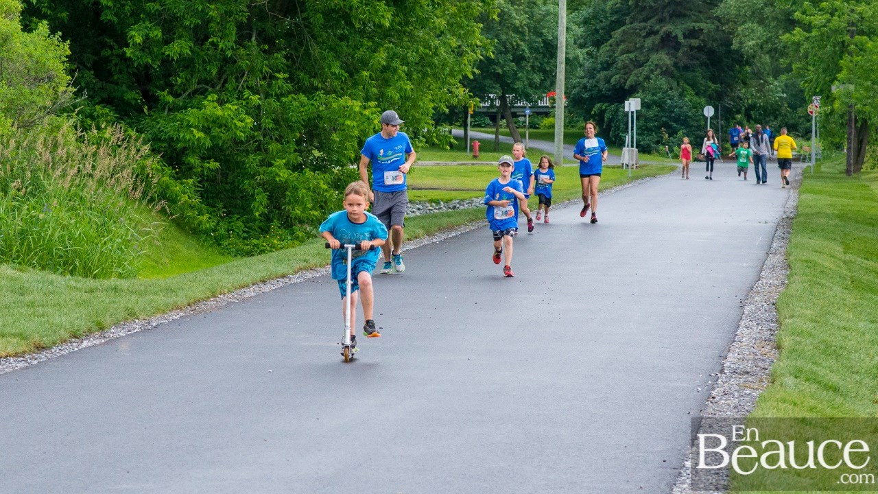 Jusqu'à 200 personnes ont couru vendredi à St-Joseph sur la nouvelle piste cyclable