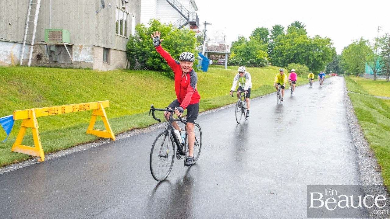 Jusqu'à 200 personnes ont couru vendredi à St-Joseph sur la nouvelle piste cyclable