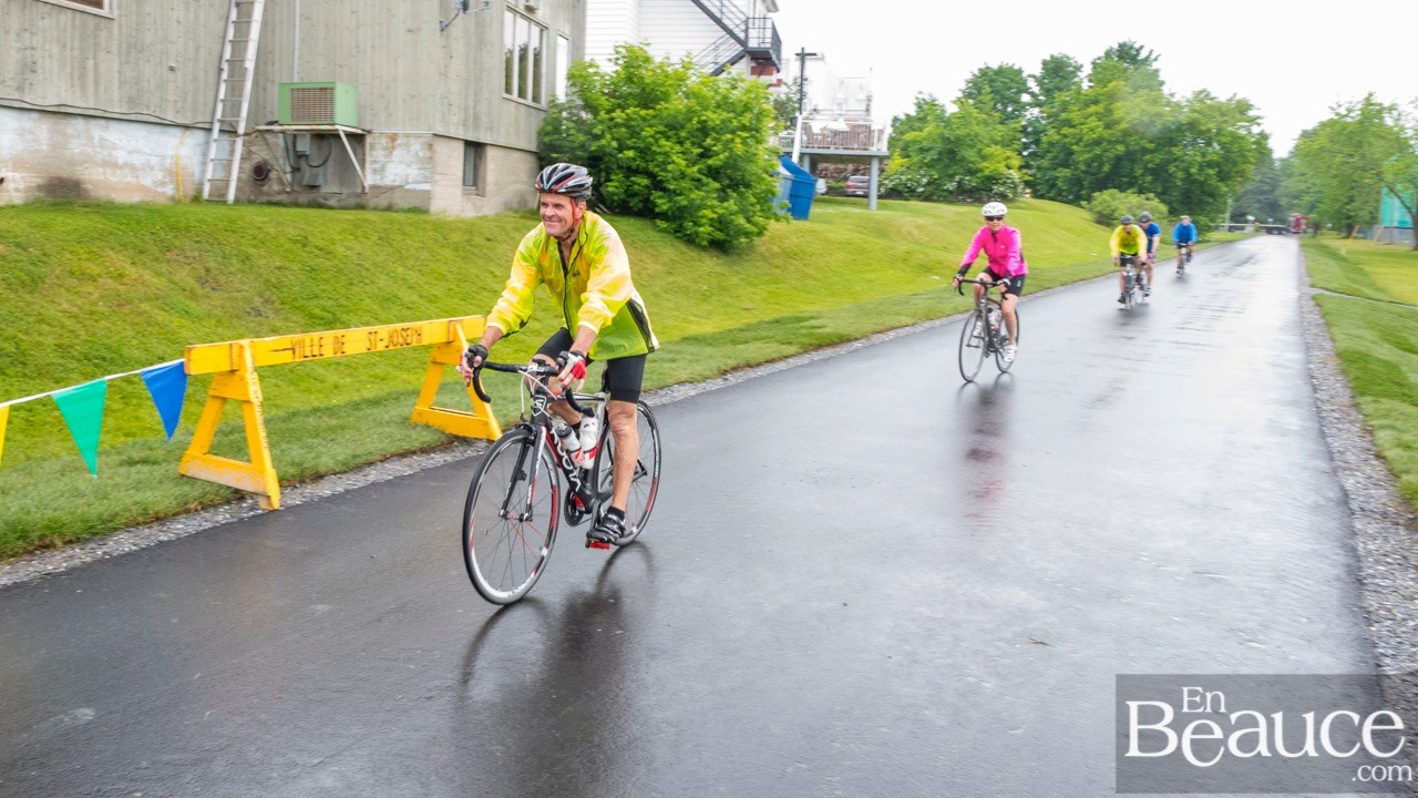 Jusqu'à 200 personnes ont couru vendredi à St-Joseph sur la nouvelle piste cyclable