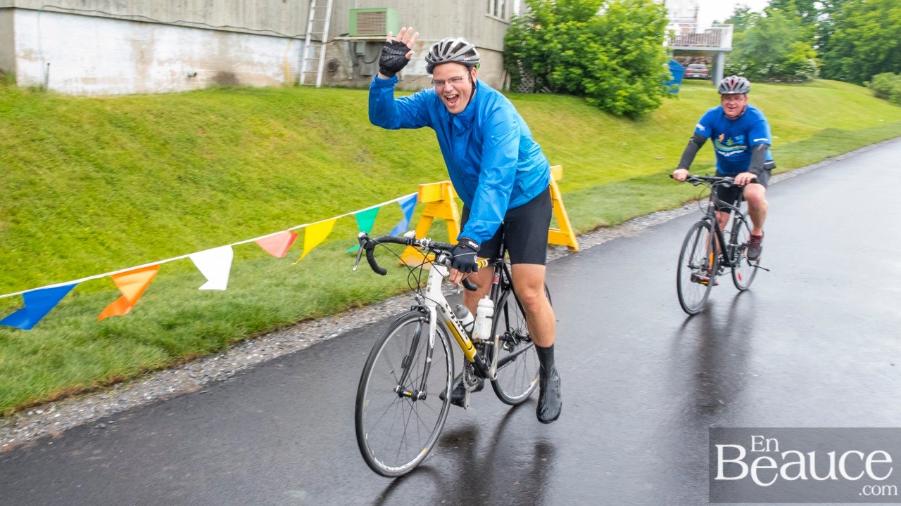 Jusqu'à 200 personnes ont couru vendredi à St-Joseph sur la nouvelle piste cyclable