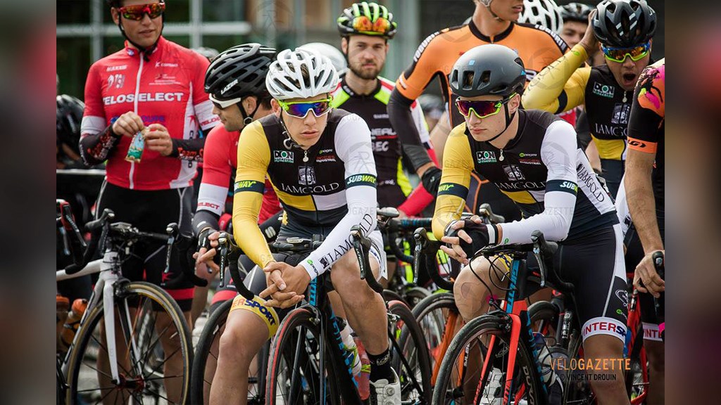 Le cycliste beauceron Guillaume Davidson (à gauche) lors des Championnats canadiens d'Ottawa le samedi 24 juin 2017.