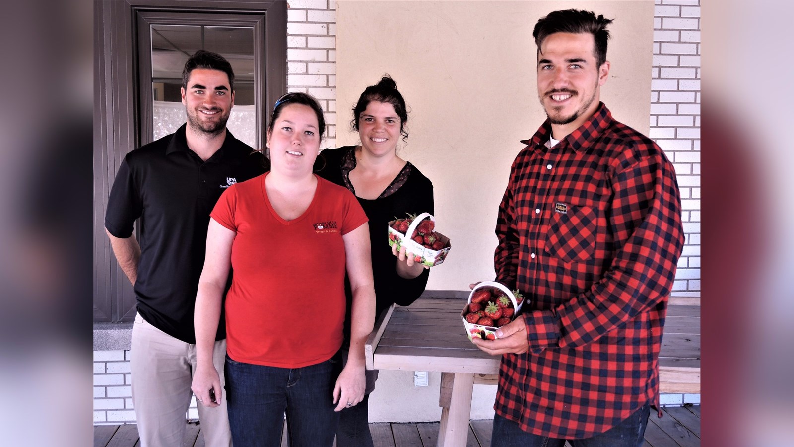 Cédric Fortin, agent à la vie syndicale à l'UPA Chaudière-Appalaches, Joannie Roy des Roy de la Pomme, Élisabeth Martel, secrétaire du conseil d'administration du Grand Marché Beauce-Sartigan et Jean-Christophe Bourque, des Jardins de Jean-Christophe.