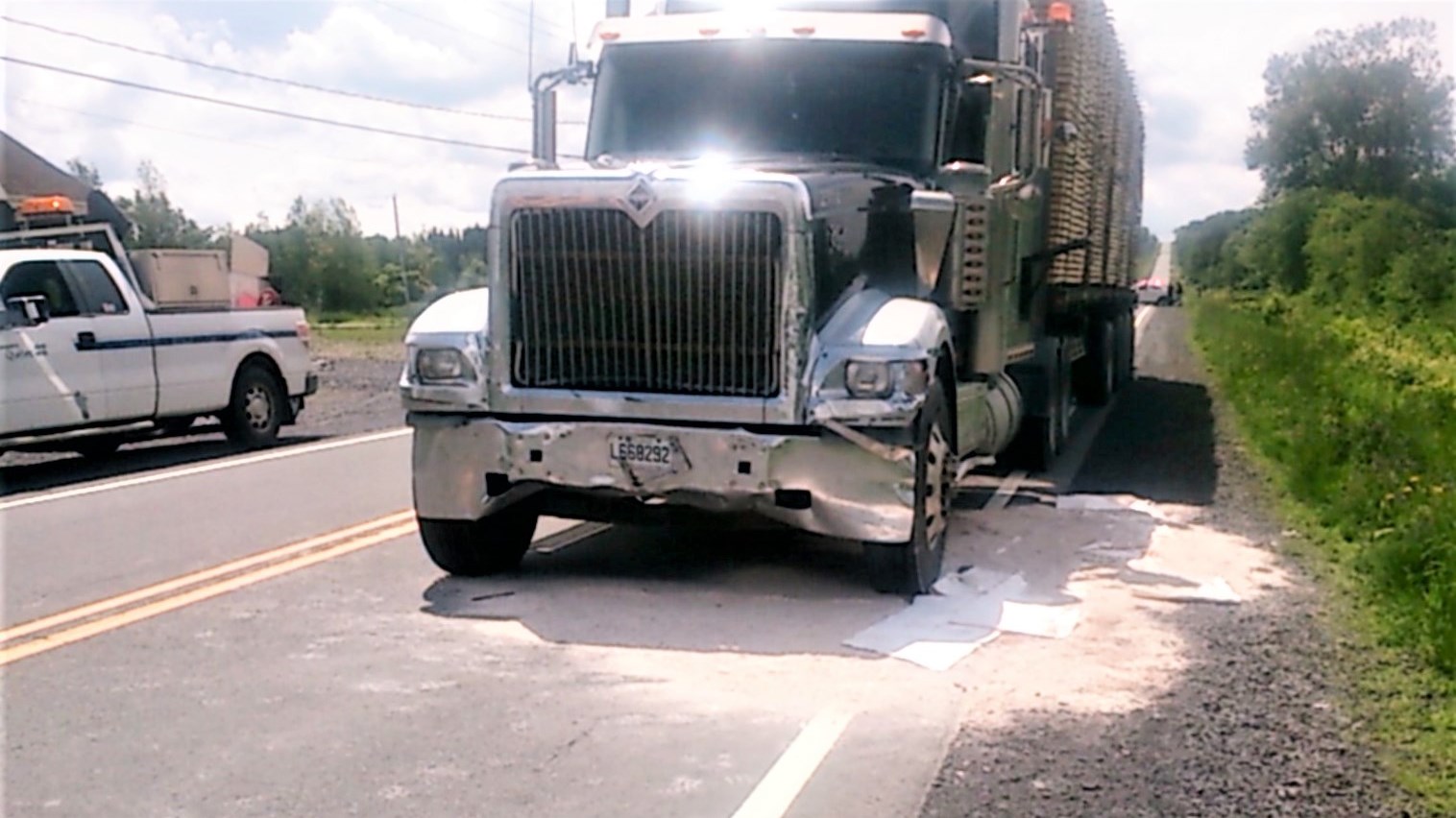 La camion lourd impliqué dans la collision.