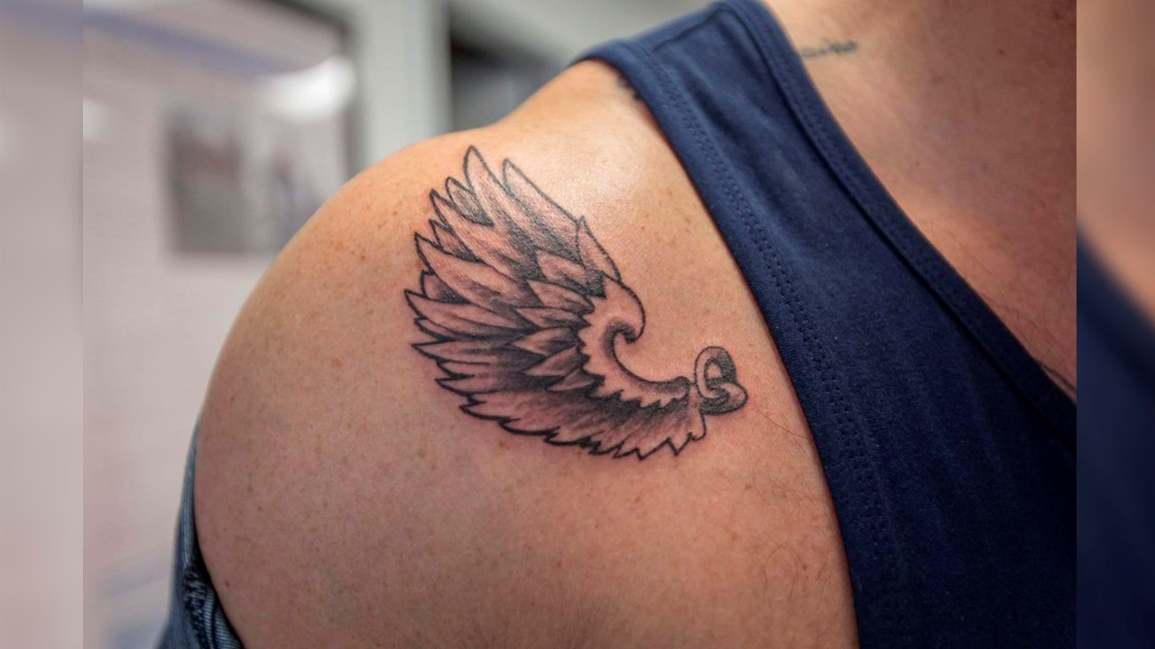 Un artiste de la région bat le record canadien de tatouage en altitude 