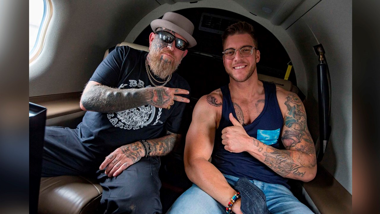 Un artiste de la région bat le record canadien de tatouage en altitude 