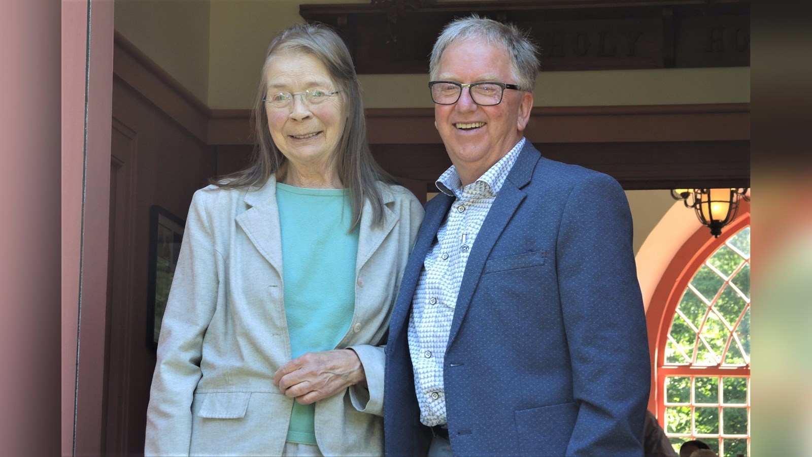 Dre Blandine Veilleux, accompagnée du président de la Corporation de conservation de Saint-Simon-les-Mines, Yvan Poulin.