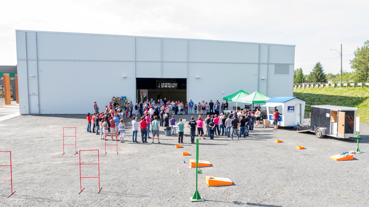 L'aréna de St-Martin devient le « complexe sportif Matra » devant une centaine de personnes