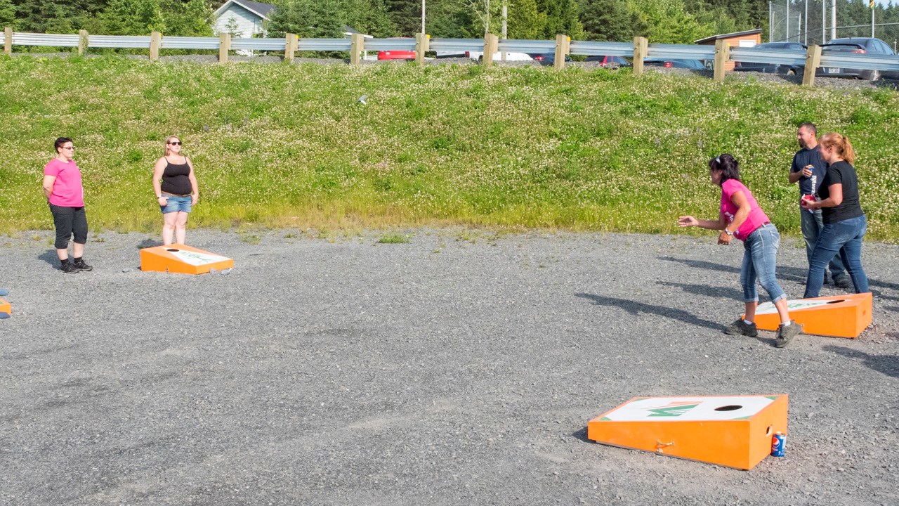 L'aréna de St-Martin devient le « complexe sportif Matra » devant une centaine de personnes