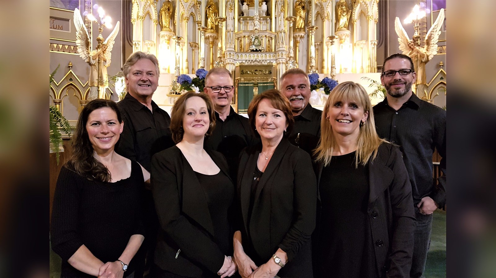 1re rangée de gauche à droite : Odette Desrosiers, Marie-Luc Lessard, Jocelyne Giroux et Mireille Fortier. 2e rangée de gauche à droite : Normand Giguère, Martial Faucher, Gaston Roberge et Mathieu Gaudette.