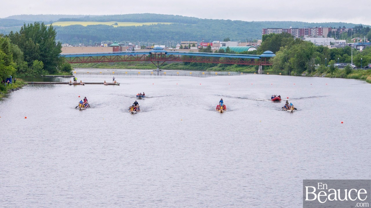 La 9e édition de la course de bateaux-dragons a démarré vers 8h30 samedi matin