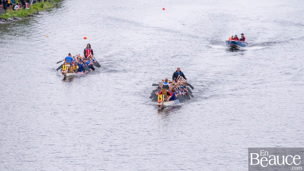 La 9e édition de la course de bateaux-dragons a démarré vers 8h30 samedi matin
