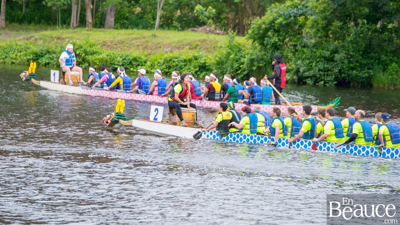 La 9e édition de la course de bateaux-dragons a démarré vers 8h30 samedi matin