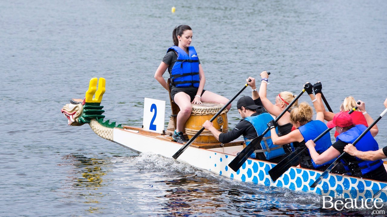 La 9e édition de la course de bateaux-dragons s'achève par une finale très serrée
