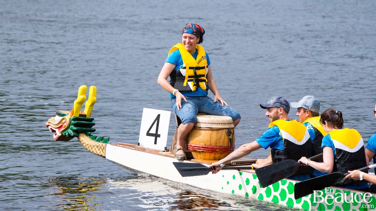 La 9e édition de la course de bateaux-dragons s'achève par une finale très serrée