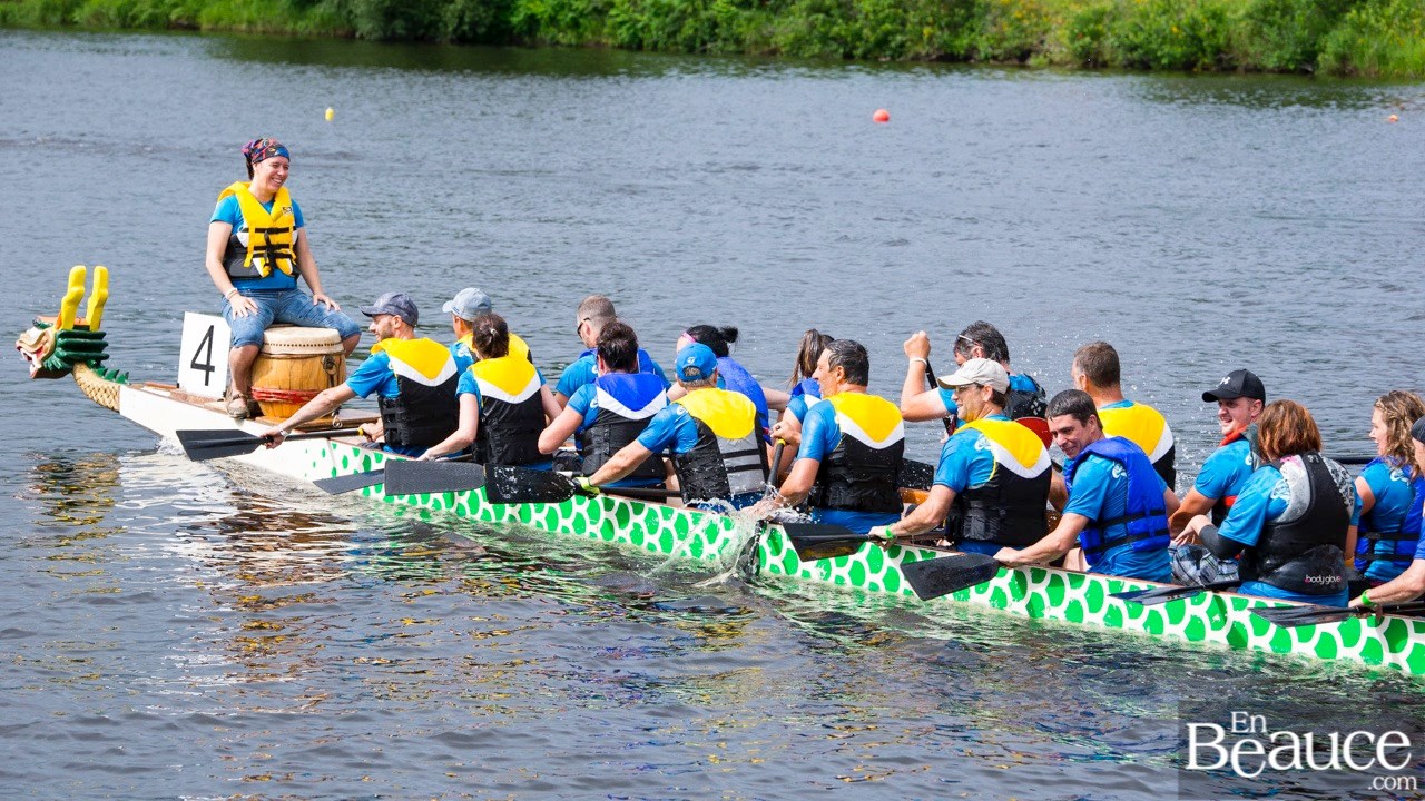 La 9e édition de la course de bateaux-dragons s'achève par une finale très serrée