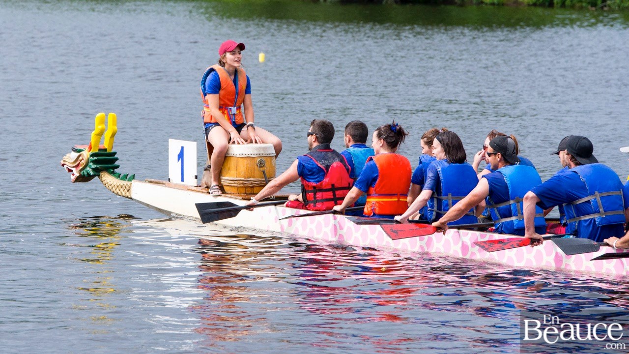 La 9e édition de la course de bateaux-dragons s'achève par une finale très serrée