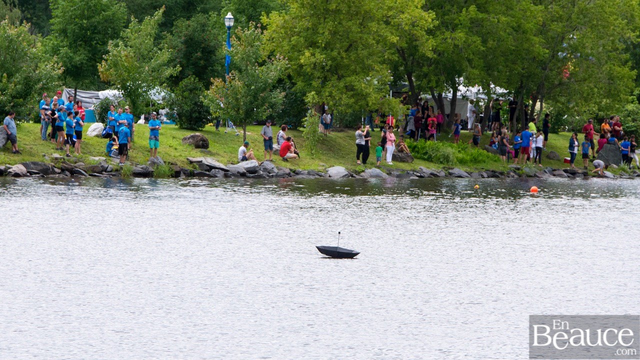 La 9e édition de la course de bateaux-dragons s'achève par une finale très serrée