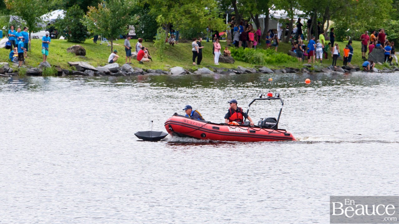 La 9e édition de la course de bateaux-dragons s'achève par une finale très serrée