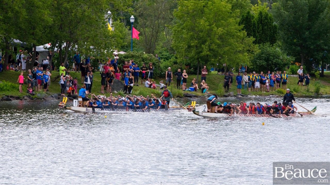 La 9e édition de la course de bateaux-dragons s'achève par une finale très serrée