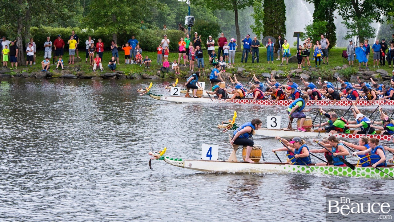 La 9e édition de la course de bateaux-dragons s'achève par une finale très serrée