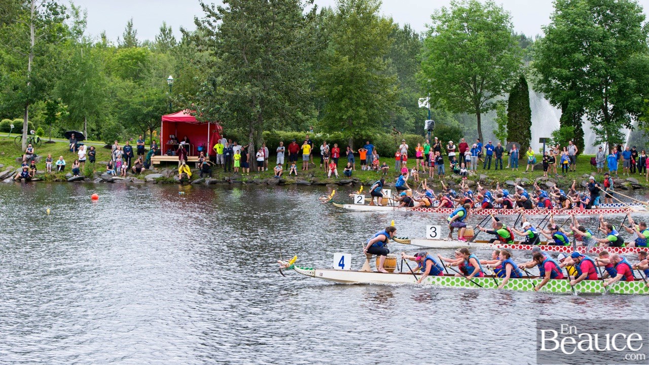 La 9e édition de la course de bateaux-dragons s'achève par une finale très serrée