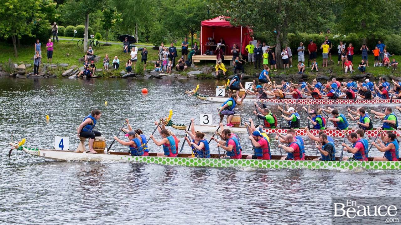 La 9e édition de la course de bateaux-dragons s'achève par une finale très serrée