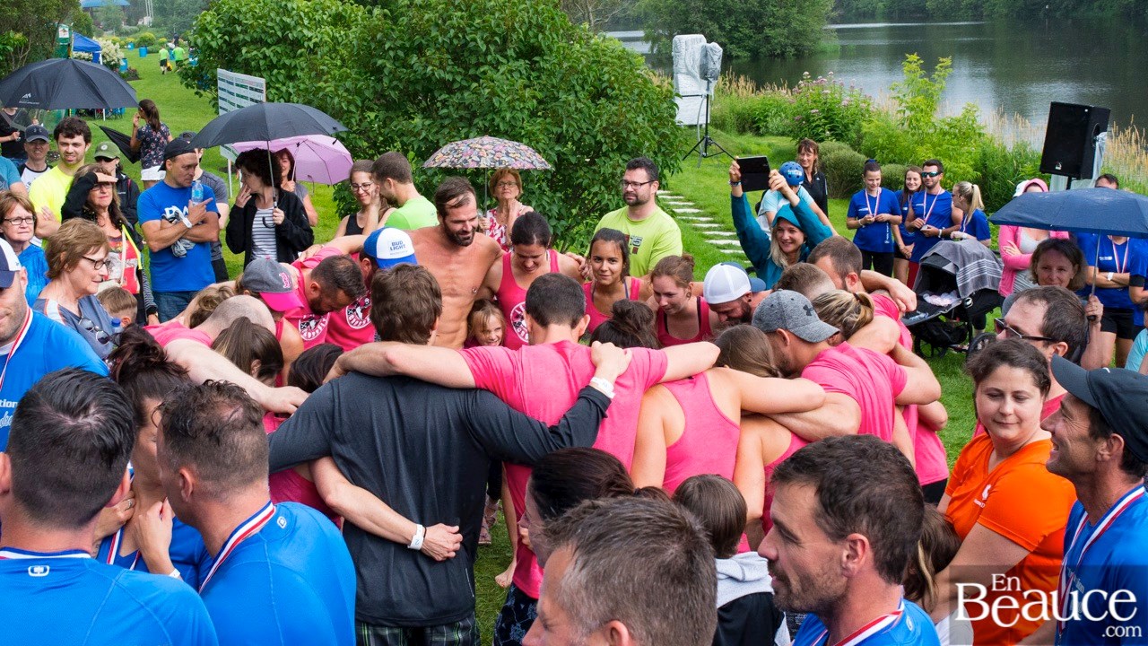 La 9e édition de la course de bateaux-dragons s'achève par une finale très serrée