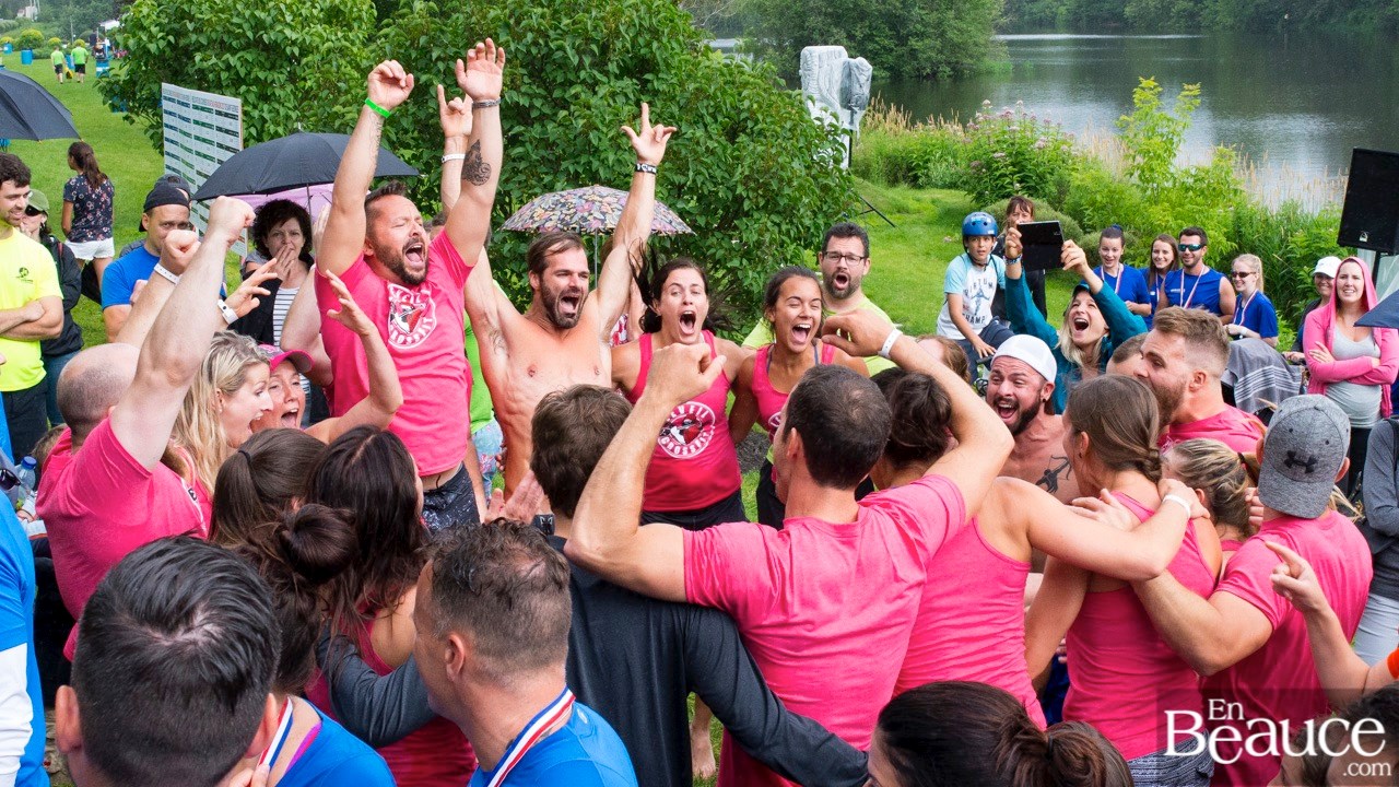La 9e édition de la course de bateaux-dragons s'achève par une finale très serrée