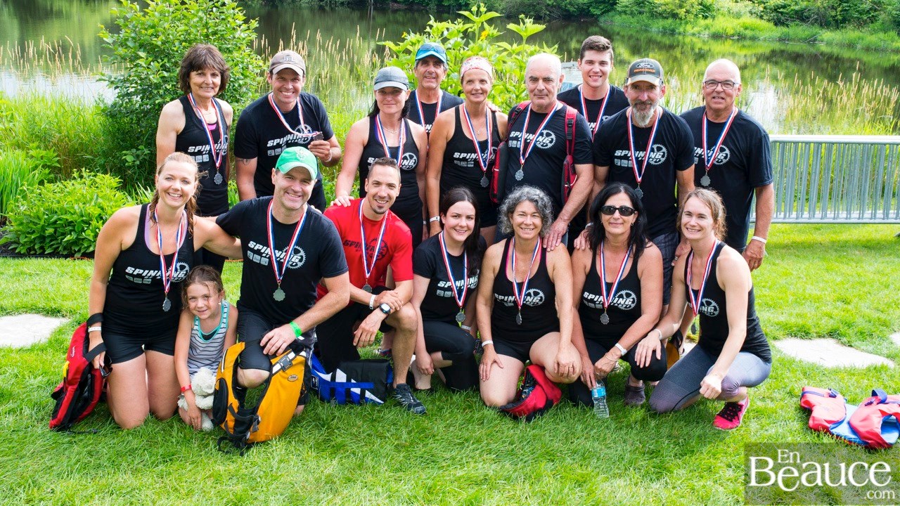 La 9e édition de la course de bateaux-dragons s'achève par une finale très serrée