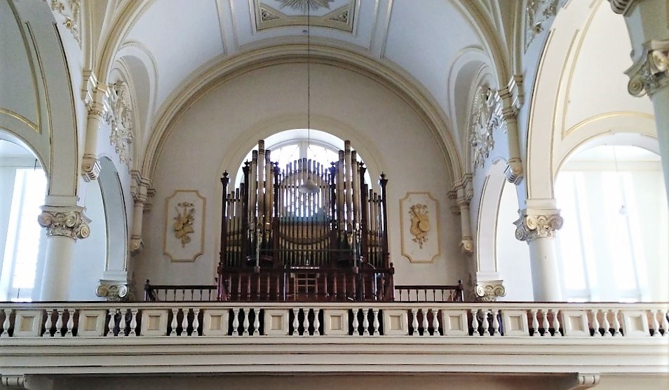 L'orgue de l'église de Sainte-Hénédine.