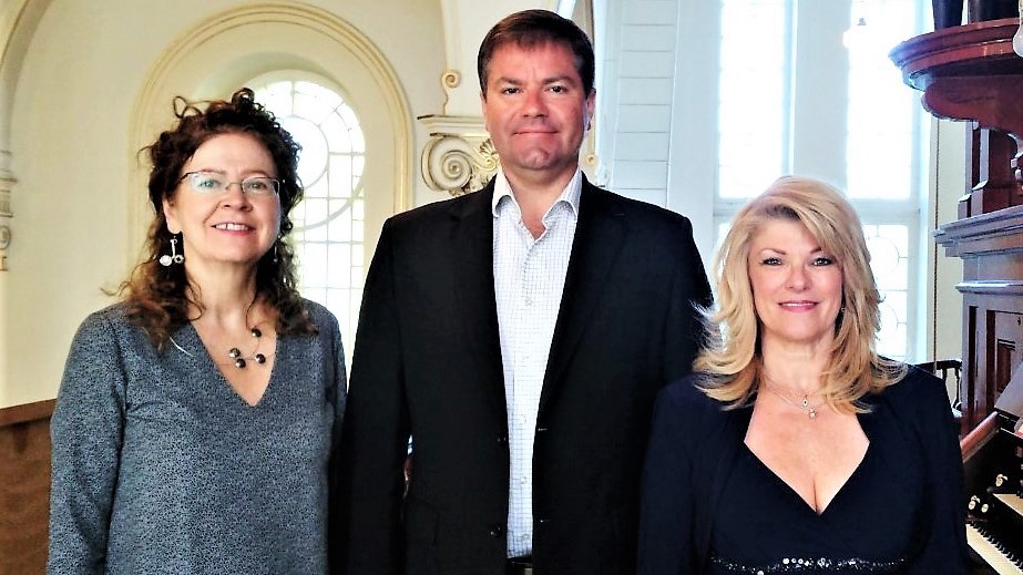 De gauche à droite : Isabelle Charron, mezzo-soprano, Dominique Gagnon, organiste et Myriam Boutin, soprano, étaient les artistes de la deuxième messe des artistes de l'été qui s'est déroulée à l'église de Sainte-Hénédine lors du dimanche 23 juillet 2017.