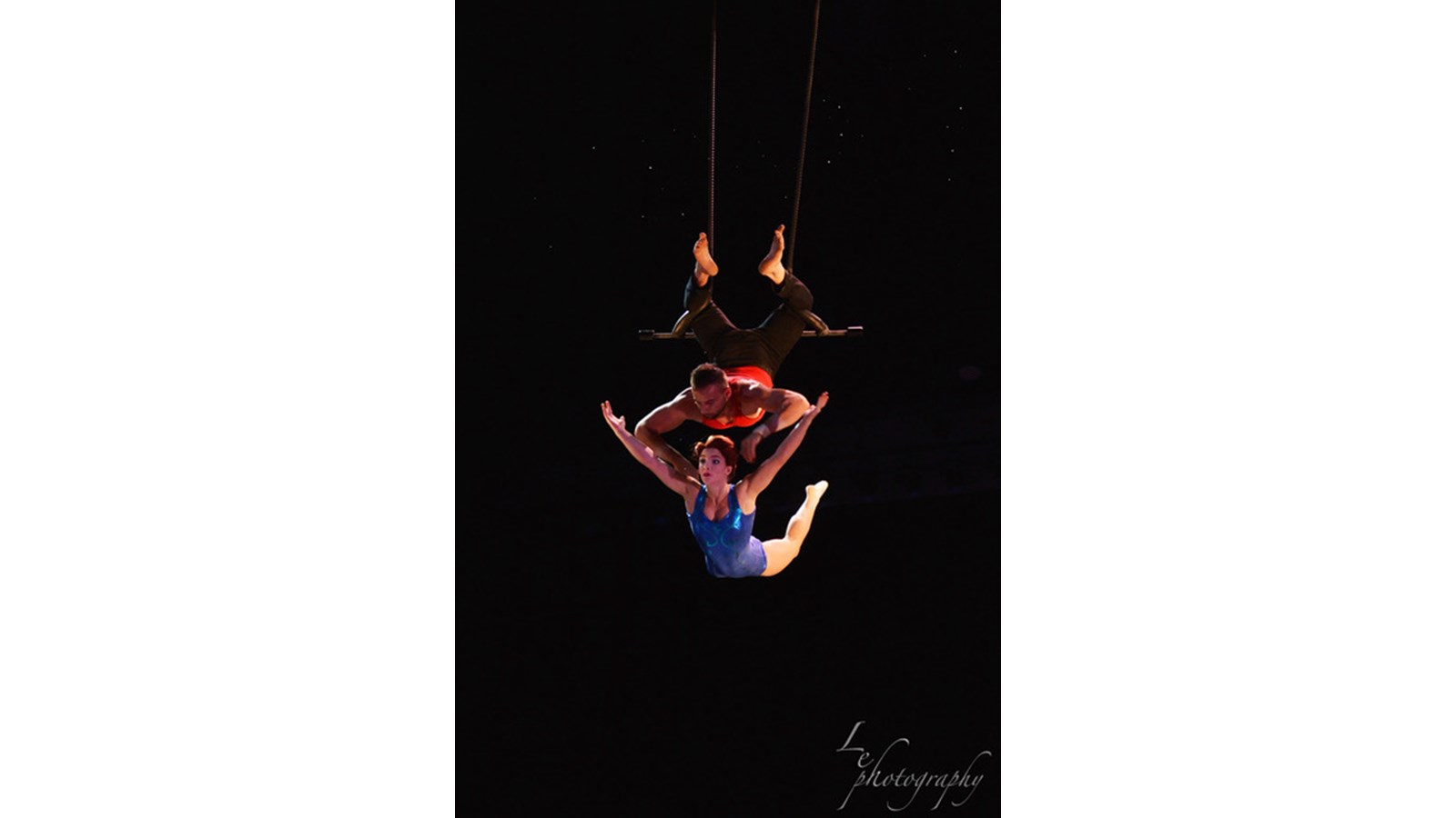 Guillaume Blais est artiste de cirque, plus précisément trapéziste, et travaille un peu partout dans le monde. Originaire de Saint-Benoît-Labre, il a d'abord fait des études pour devenir coiffeur, avant d'avoir la piqûre pour les arts du cirque quelques années plus tard.