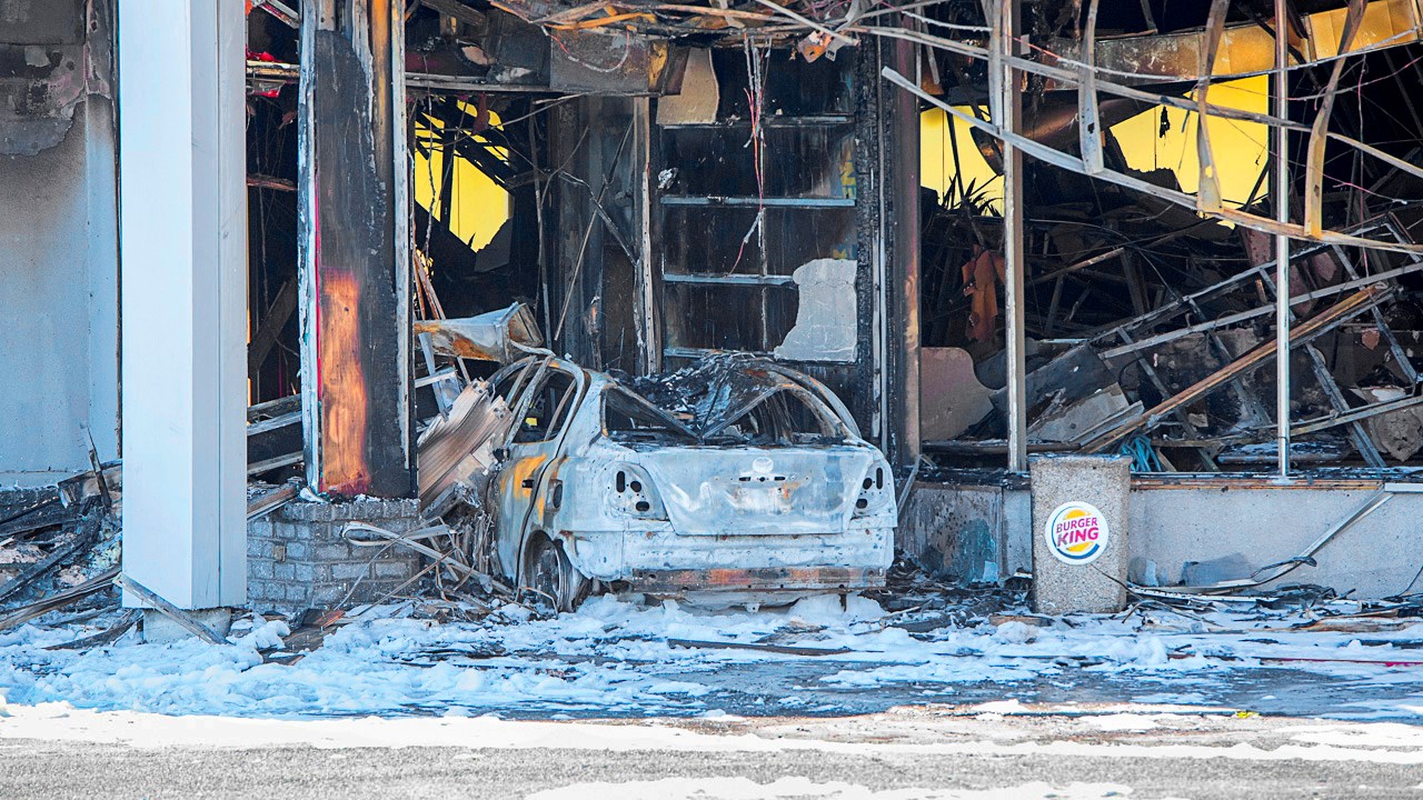 Les dommages du Burger King de Saint-Georges au lendemain de l'incendie criminel