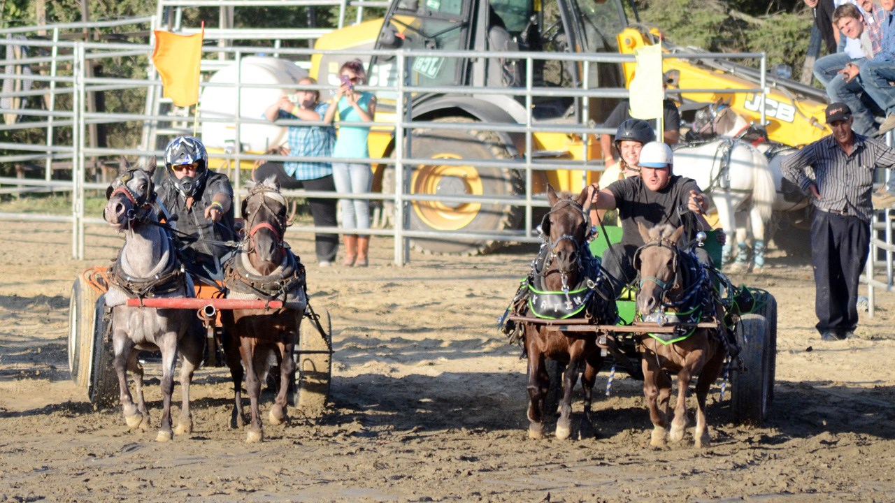 Des estrades pleines pour la finale du rodéo des Festivités western de Saint-Victor