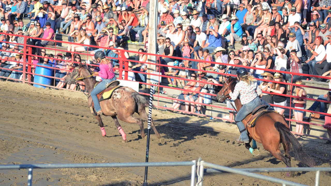 Des estrades pleines pour la finale du rodéo des Festivités western de Saint-Victor