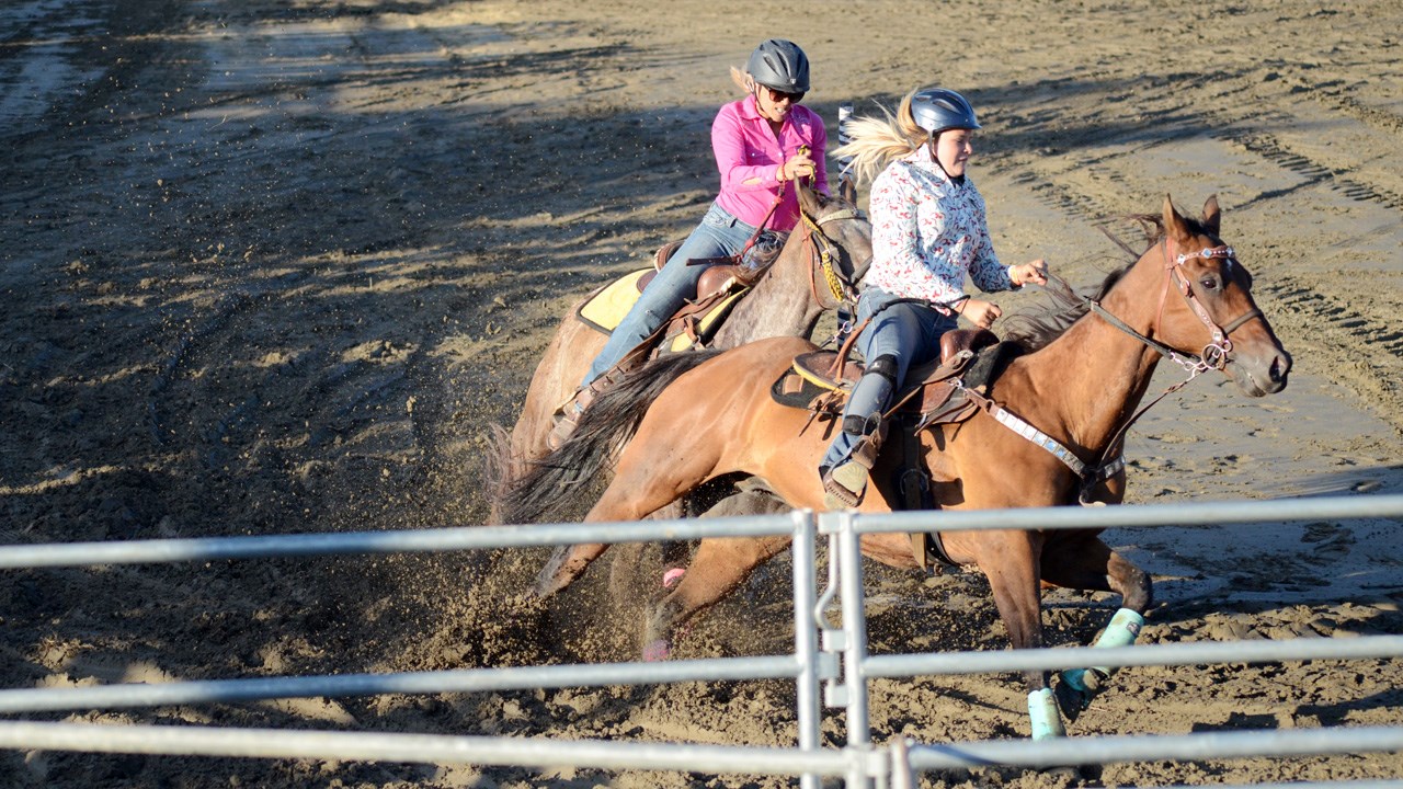 Des estrades pleines pour la finale du rodéo des Festivités western de Saint-Victor