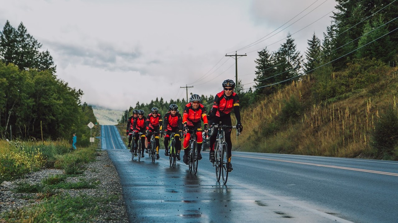 Mario Ferland en sera à une quatrième participation à la randonnée « À vélo contre le cancer chez les jeunes ». Il a fait parvenir des photos des précédentes éditions auxquelles il a pris part.