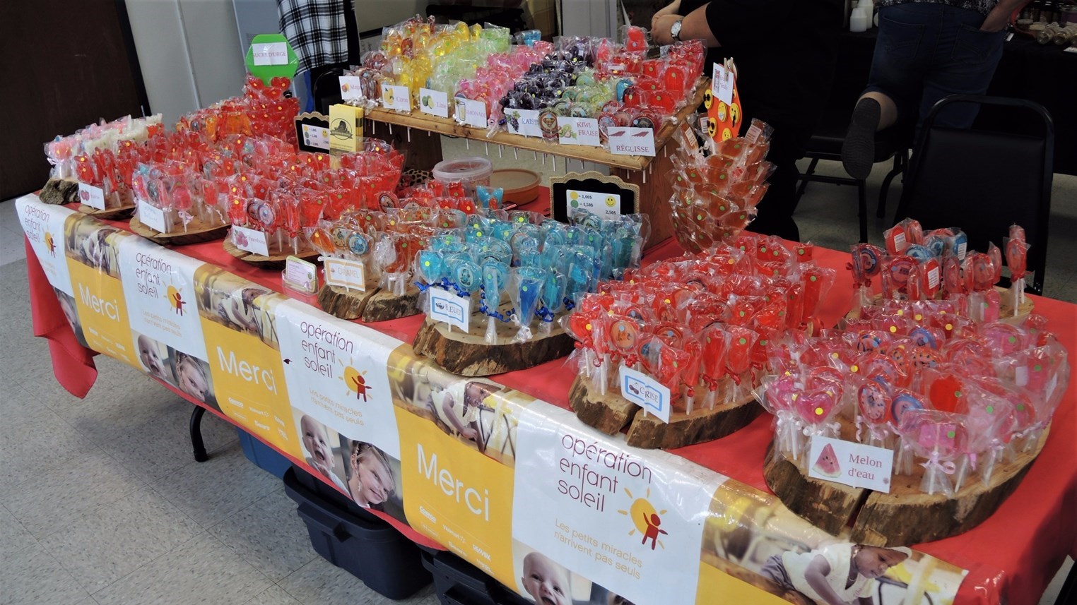 Savons, épices, bijoux, poupées et chocolats au dimanche du Marchand