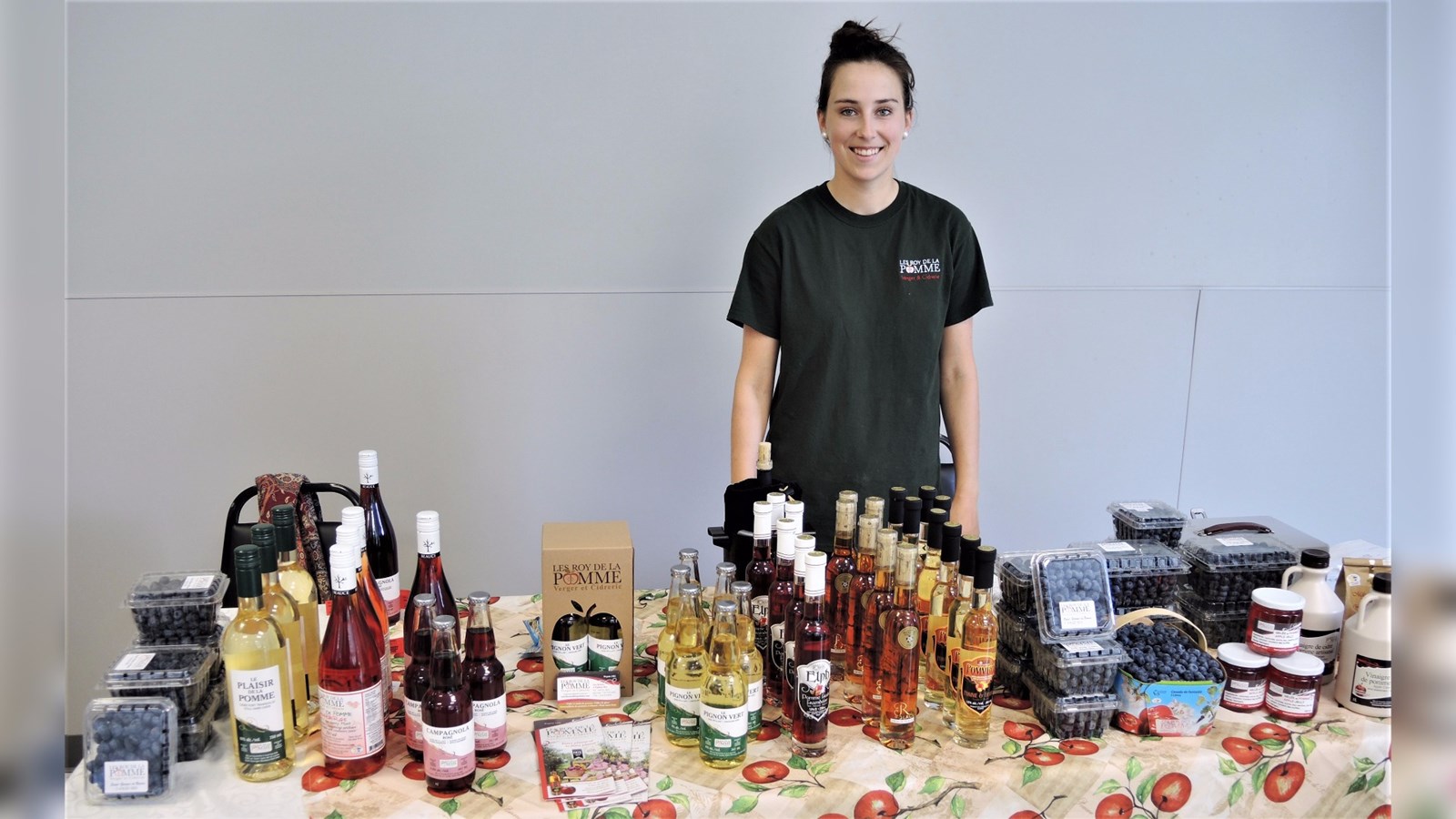 Savons, épices, bijoux, poupées et chocolats au dimanche du Marchand