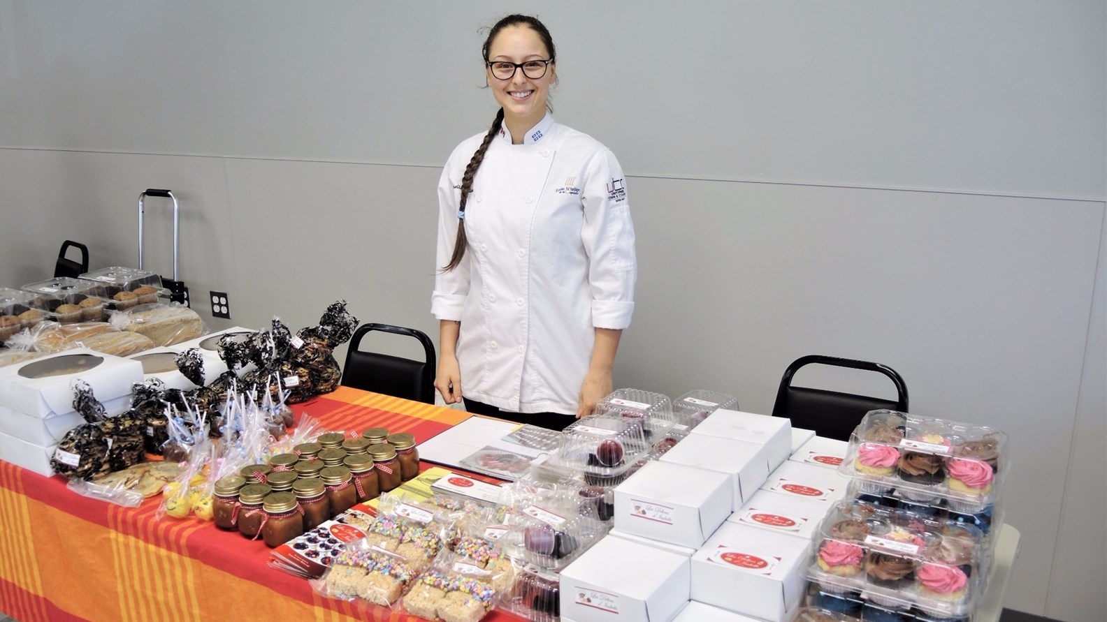 Savons, épices, bijoux, poupées et chocolats au dimanche du Marchand